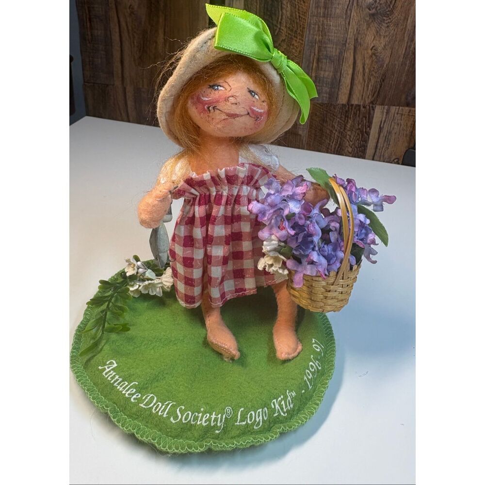 Annalee Doll Society Logo Kid